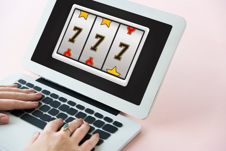 Dashboard multi-olahraga dengan permainan langsung dan opsi slot